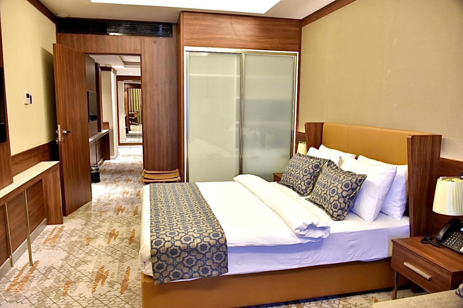 Royal Vista Hotel ‘Ibrī Kültér fotó