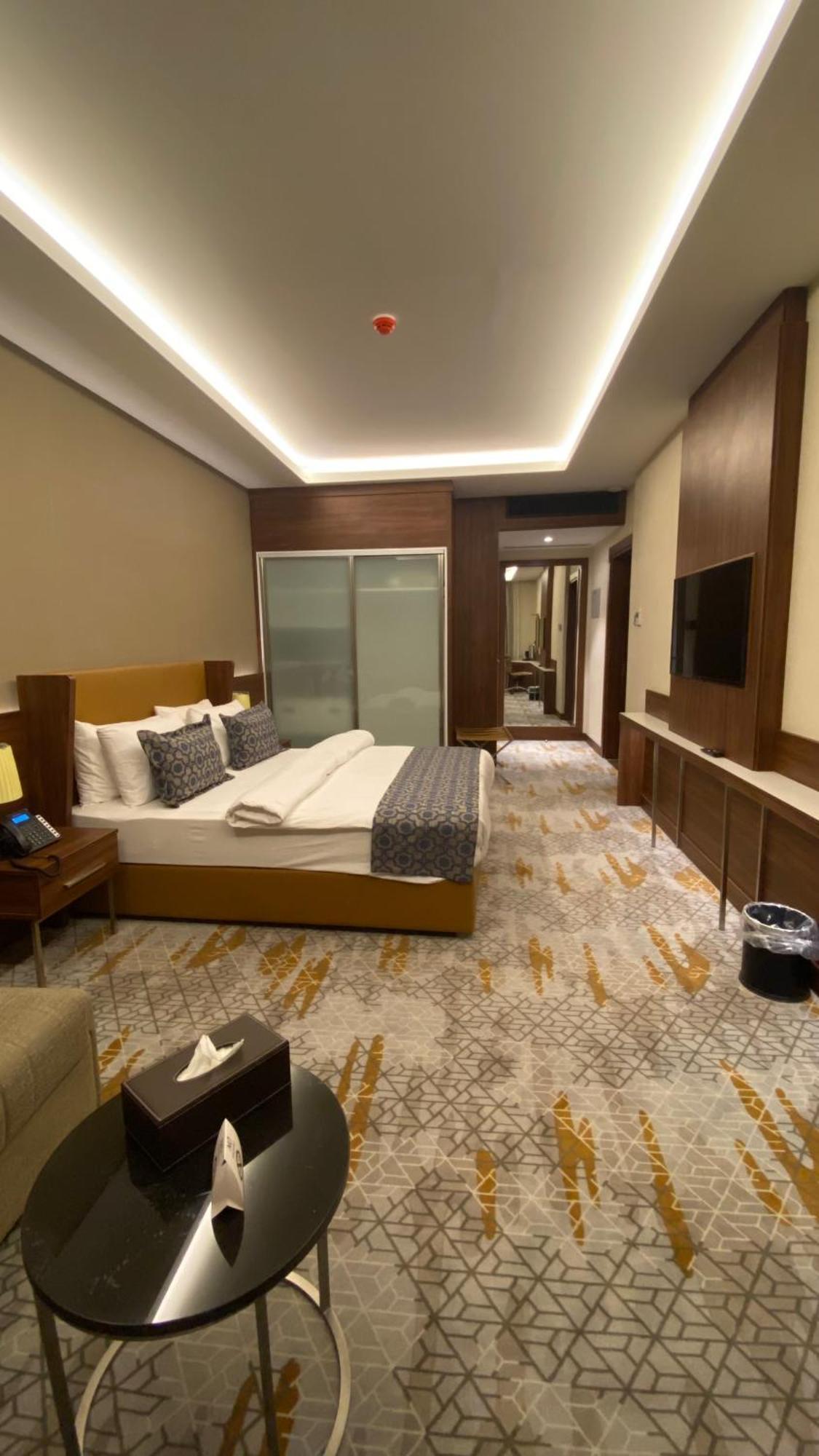 Royal Vista Hotel ‘Ibrī Kültér fotó